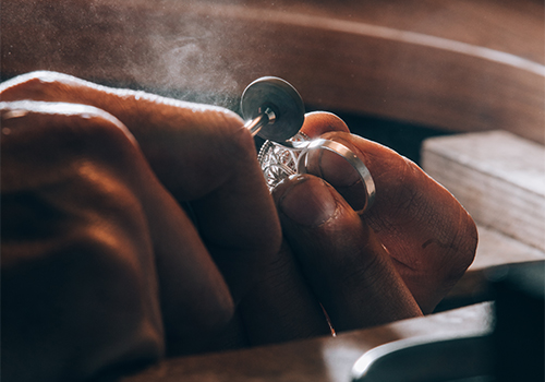 Modification, nettoyage et polissage de bijoux en argent à Toulon