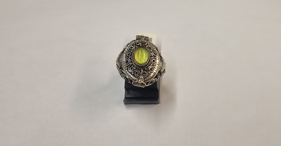 Vente de bague pièce unique en argent par votre bijoutier à Toulon