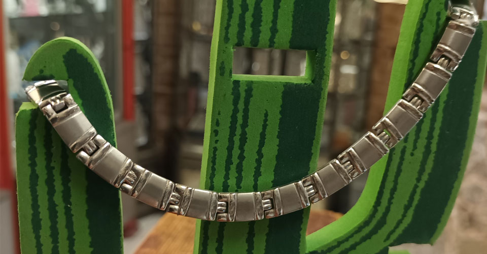 Bracelet en acier à Toulon