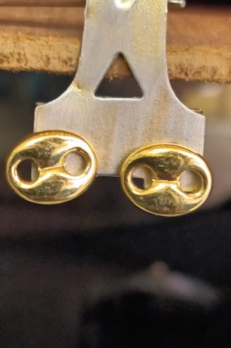 Boucle-doreille-en-acier-PVD-dans-votre-bijouterie-a-Toulon