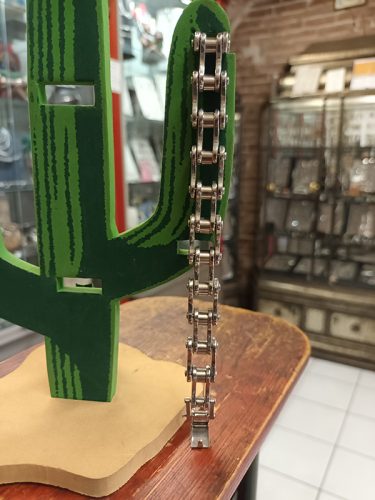 Bracelet en acier dans votre bijouterie à Toulon