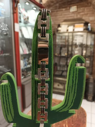 Bracelet en acier dans votre bijouterie près d'Ollioules