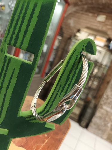 Bracelet en acier tressé dans votre bijouterie à Toulon