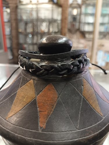 Bracelets en acier et cuir noir dans votre bijouterie à Toulon