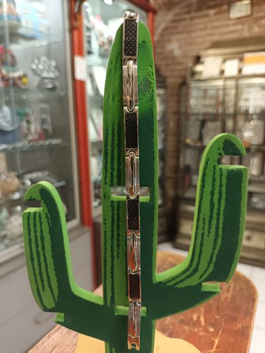Bracelet en acier et carbonne dans votre bijouterie à Toulon