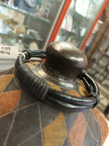 Collection de bracelets acier cuir dans votre bijouterie à Toulon