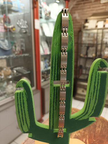 Bracelet en acier dans votre bijouterie à Toulon