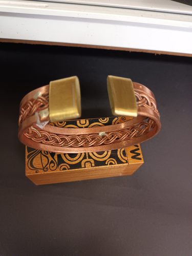 Collection de bracelets et motifs en bronze bijouterie à Toulon