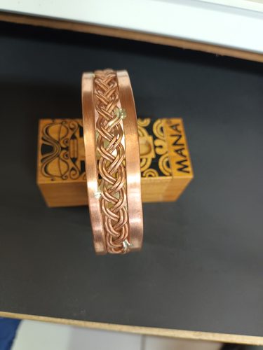 Collection de bracelets et motifs en bronze bijouterie à Toulon