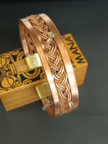 Collection de bracelets et motifs en bronze bijouterie à Toulon