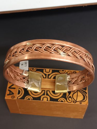 Collection de bracelets et motifs en bronze bijouterie à Toulon