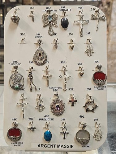 Collection-de-pendentifs-dans-votre-bijouterie-a-Toulon