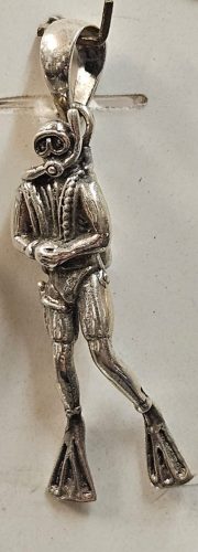Pendentif-plongeur-bijouterie-a-Toulon