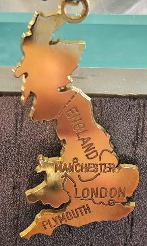 Pendentifs-Grande-Bretagne-bijouterie-a-Toulon