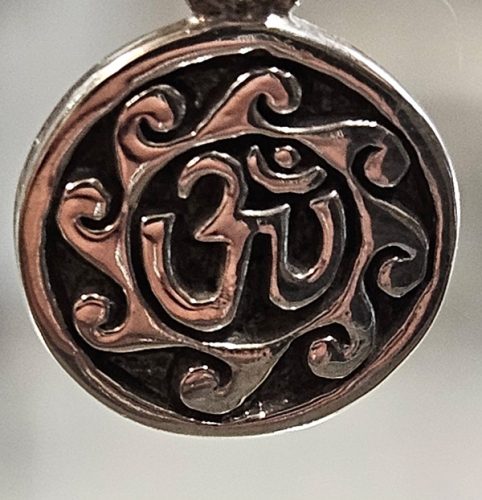 Pendentifs-anneau-de-lom-bijouterie-a-Toulon