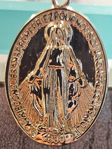 Pendentifs-de-Sainte-Marie-bijouterie-a-Toulon