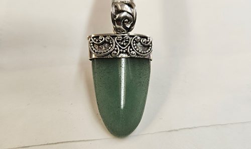 Pendentifs-pierre-de-jade-bijouterie-a-Toulon