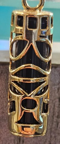 Pendentifs-totem-noir-doree-bijouterie-a-Toulon